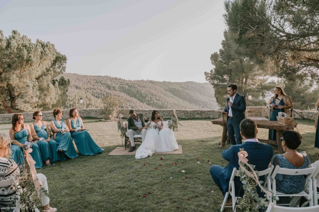 Parlamentos durante una ceremonia de bodas en Ca n'Alzina Rubió